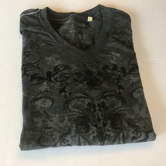 Guess men T-shirt gray & black print with V neck size M, short sleeve - Picture 1 of 8